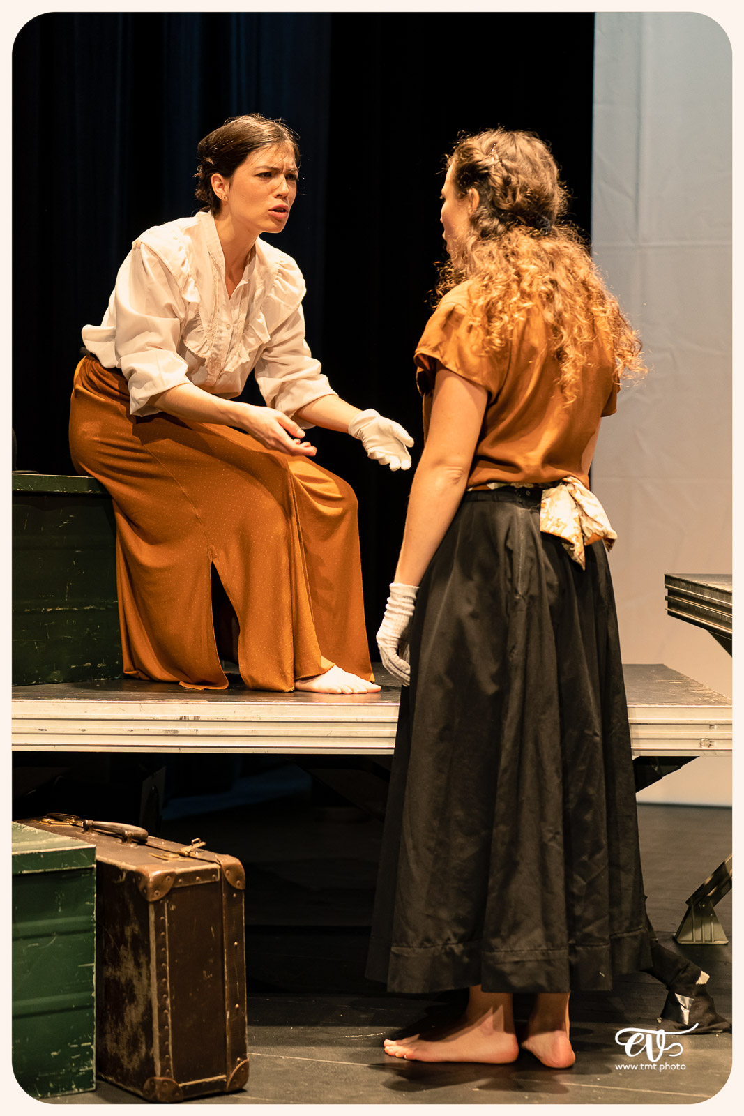 LA MESNIE H. - UN JOUR D'ÉTÉ